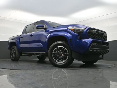 Used 2025 Toyota Tacoma TRD Sport AWD/4WD image 24
