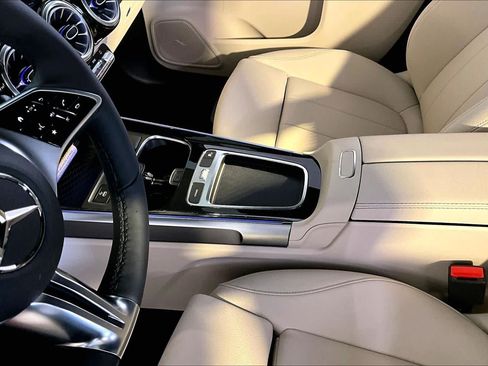 New 2026 Mercedes-Benz GLB 250 4MATIC image 10
