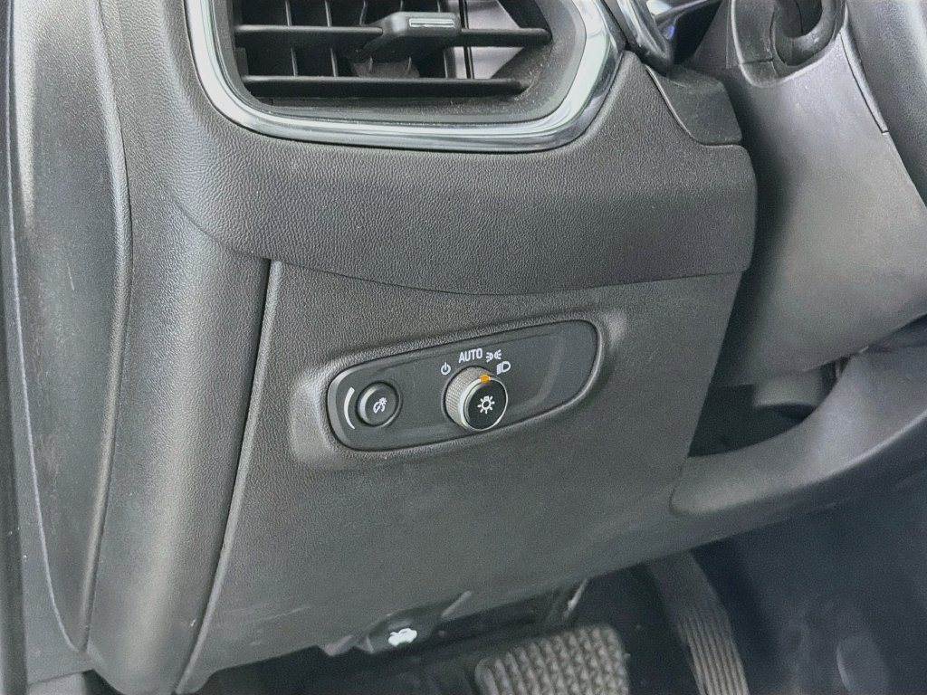 Used 2023 Chevrolet Equinox LT AWD/4WD image 13