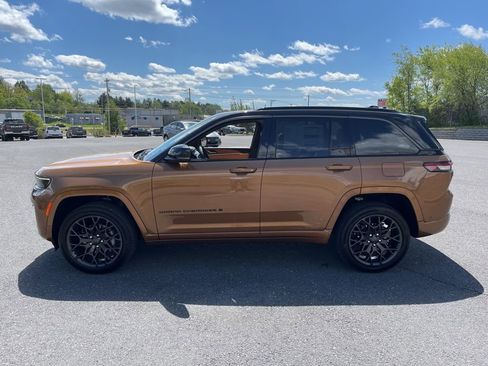 New 2026 Jeep Grand Cherokee Summit w/ Obsidian Package image 6