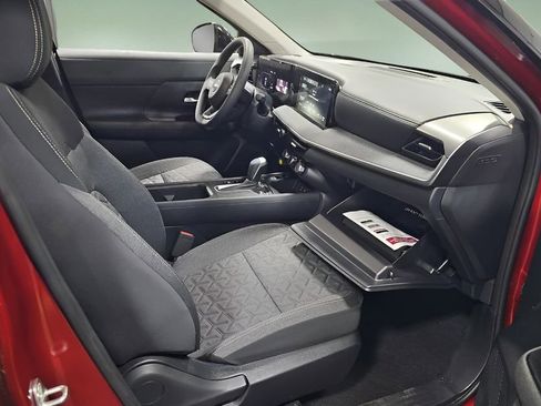 Used 2025 Nissan Kicks SV w/ Charging Package FWD image 6