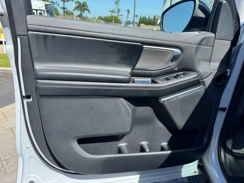 Used 2025 Ford Expedition Platinum image 21