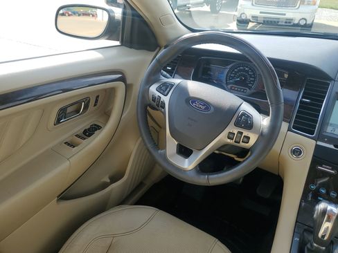 Used 2018 Ford Taurus Limited w/ Driver Assist Package image 17