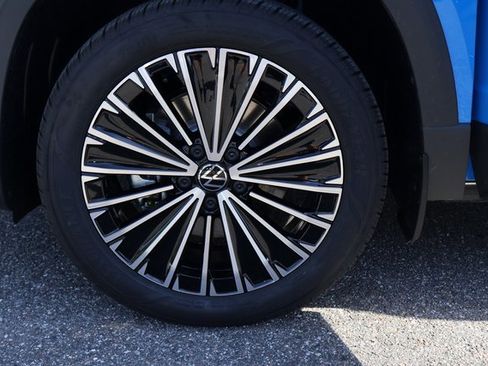 New 2025 Volkswagen Taos SE image 9