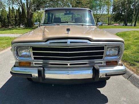 Used 1989 Jeep Grand Wagoneer image 2