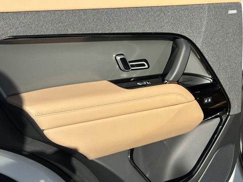 Used 2023 Land Rover Range Rover Sport SE image 25