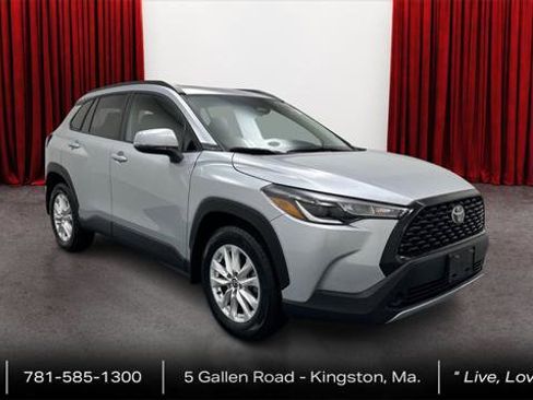 Certified 2024 Toyota Corolla Cross LE image 3