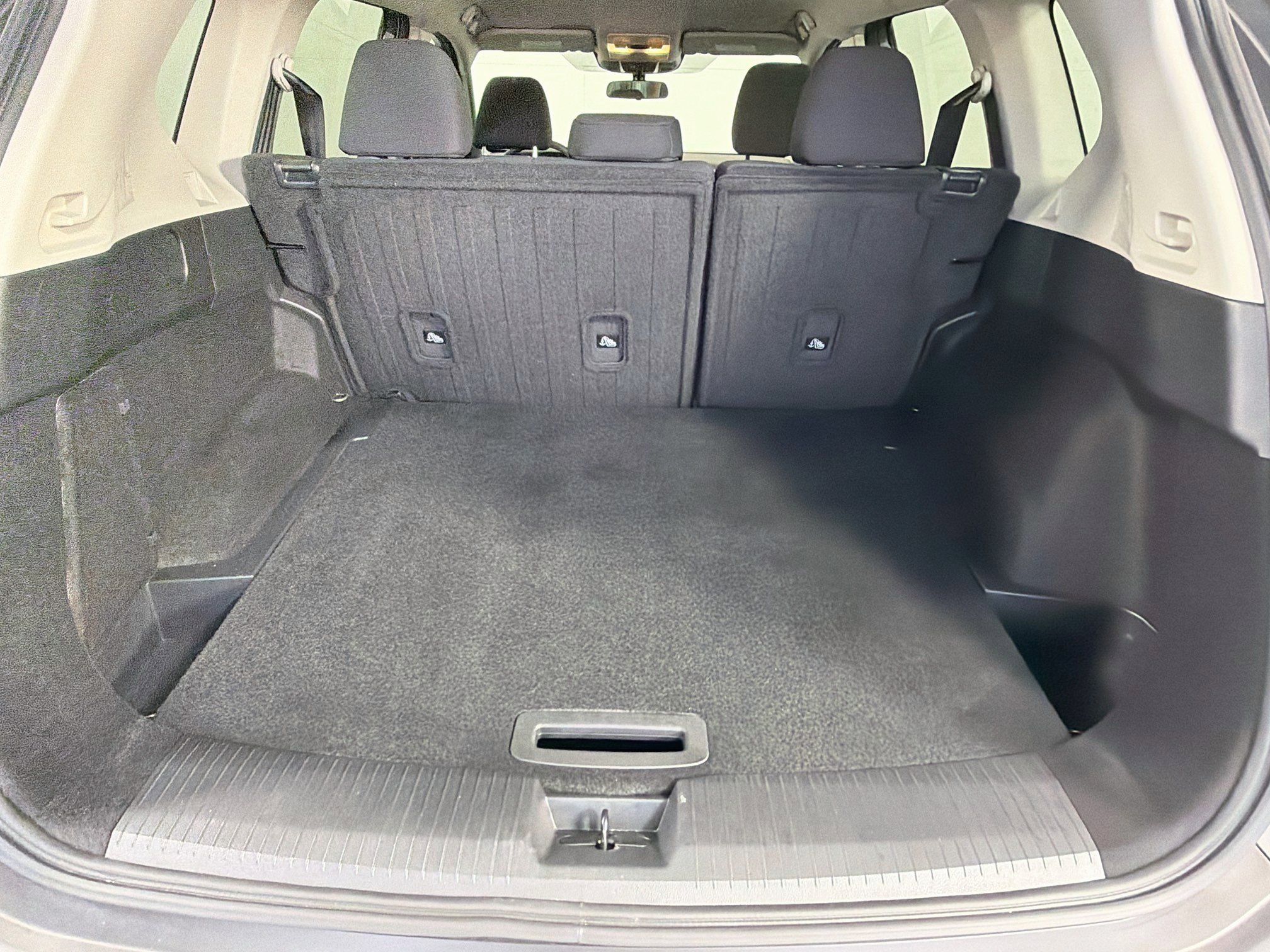 Used 2023 Nissan Rogue S FWD image 30