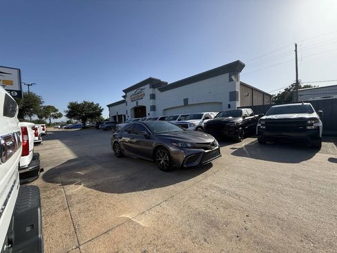 Used 2022 Toyota Camry SE FWD image 40
