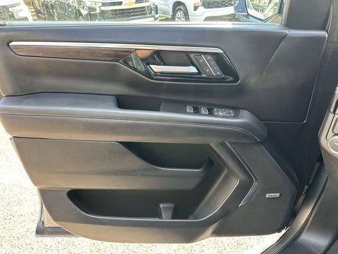 Certified 2025 Chevrolet Suburban Premier image 30