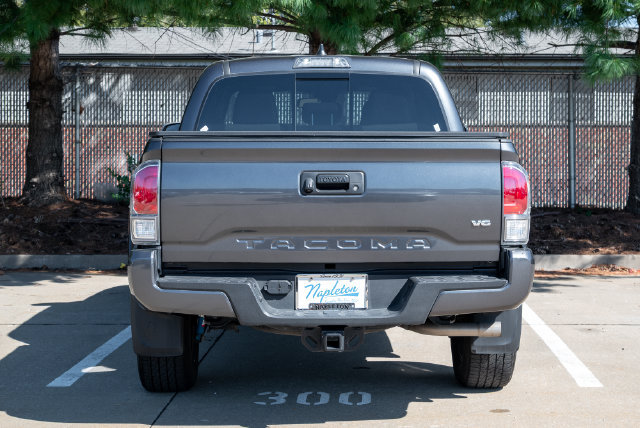 Used 2022 Toyota Tacoma TRD Sport AWD/4WD image 31
