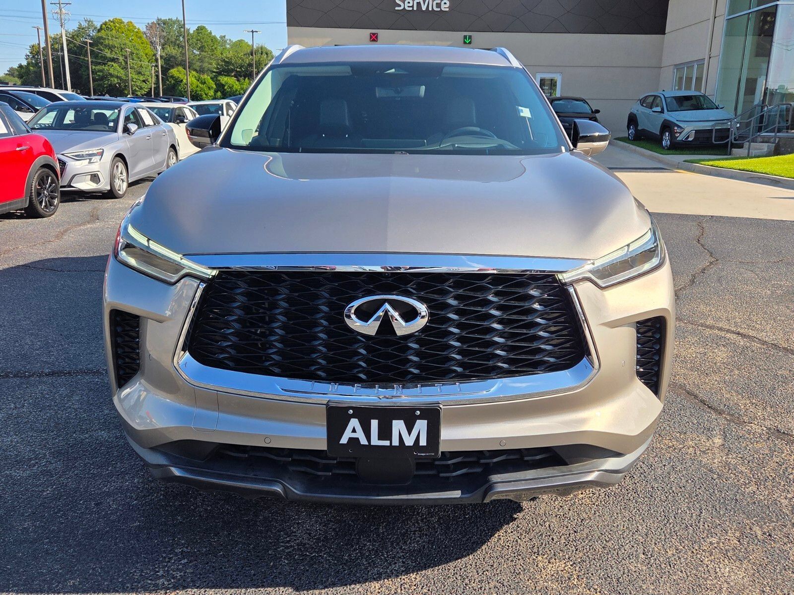 Used 2022 INFINITI QX60 Luxe w/ Vision Package FWD image 2