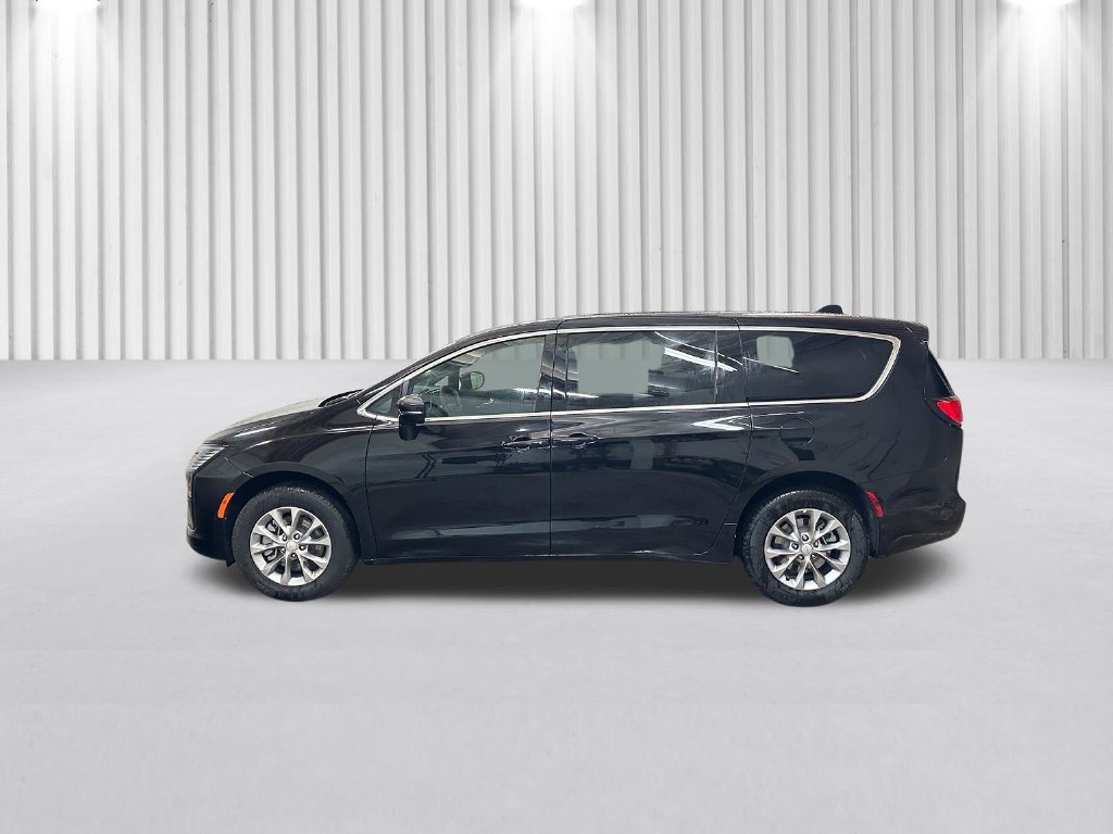 New 2027 Chrysler Pacifica Select AWD/4WD image 8