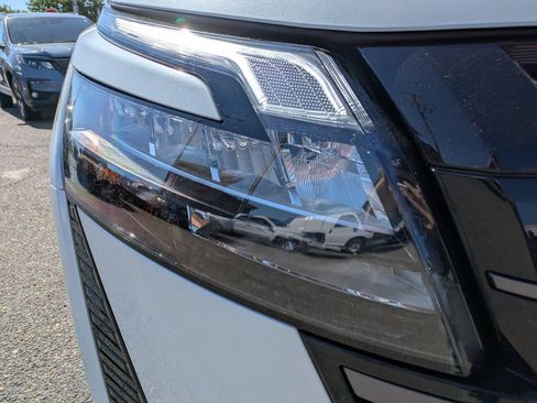 New 2026 Nissan Pathfinder SL AWD/4WD image 10