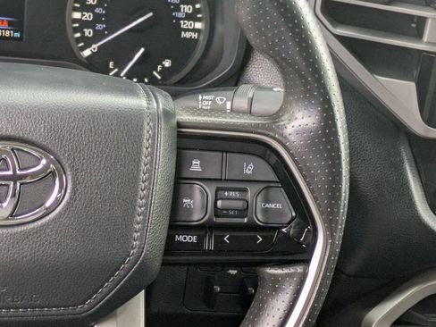 Used 2022 Toyota Tundra SR5 w/ SR5 Convenience Package AWD/4WD image 14