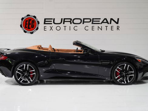 Used 2017 Aston Martin Vanquish Volante RWD image 6