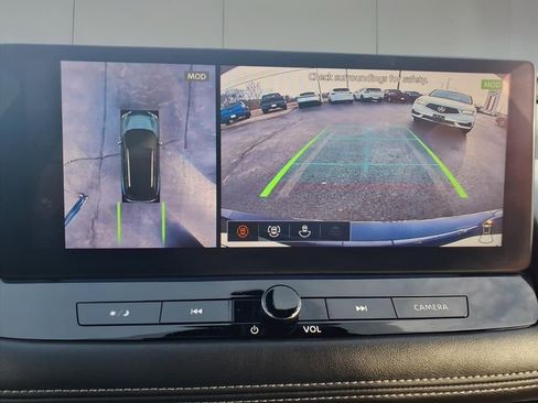 Used 2025 Nissan Rogue Platinum w/ Tech Package image 21