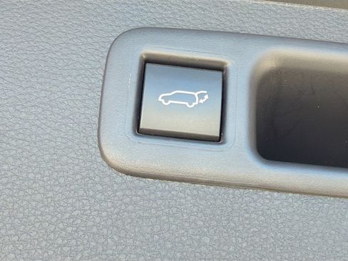 Used 2024 Toyota Highlander LE image 13