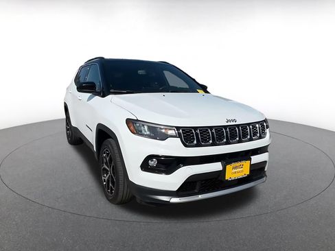Used 2025 Jeep Compass Limited AWD/4WD image 3