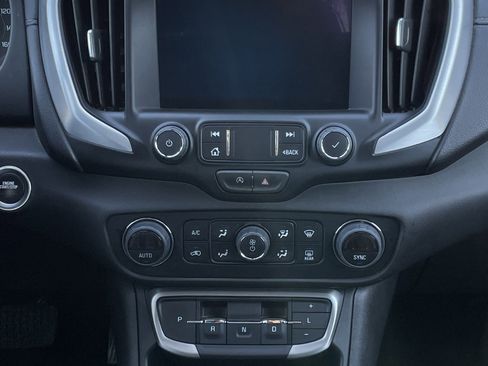 Used 2024 GMC Terrain SLT image 19