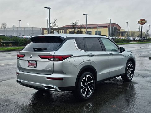 New 2025 Mitsubishi Outlander SE image 5