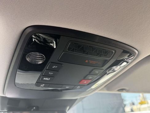 Used 2026 Kia Carnival FWD image 31