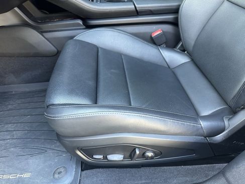 Used 2023 Porsche Taycan image 25