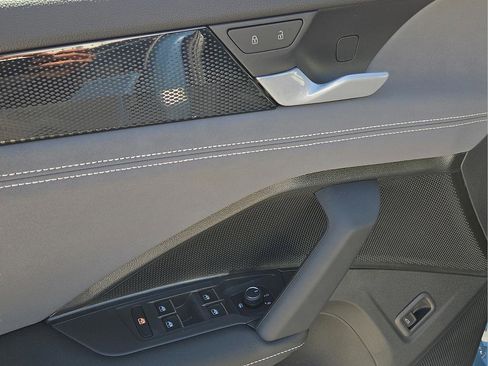 New 2026 Volkswagen Tiguan SE R-Line FWD image 17