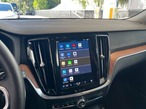 Used 2025 Volvo V60 B5 Cross Country Plus image 21