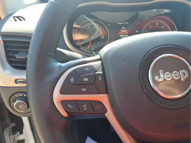 Used 2016 Jeep Cherokee Limited w/ Luxury Group AWD/4WD image 18