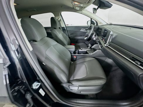 Used 2025 Kia Sportage LX image 29