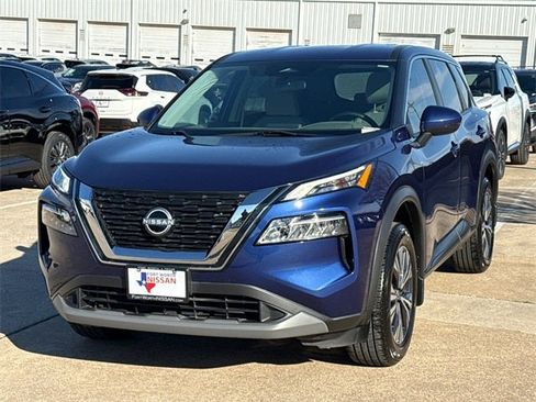 Certified 2022 Nissan Rogue SV image 4