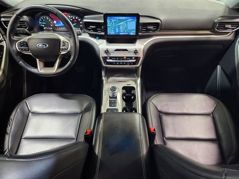 Used 2021 Ford Explorer XLT w/ Equipment Group 202A image 46