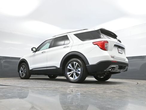 Used 2020 Ford Explorer Platinum w/ Premium Technology Package AWD/4WD image 38