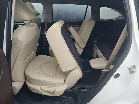 Used 2020 Toyota Highlander Limited FWD image 14