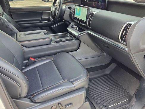 Used 2025 Ford Expedition Tremor AWD/4WD image 21