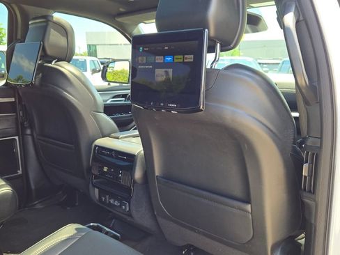 Used 2023 Jeep Wagoneer Series II w/ Convenience Group I AWD/4WD image 9