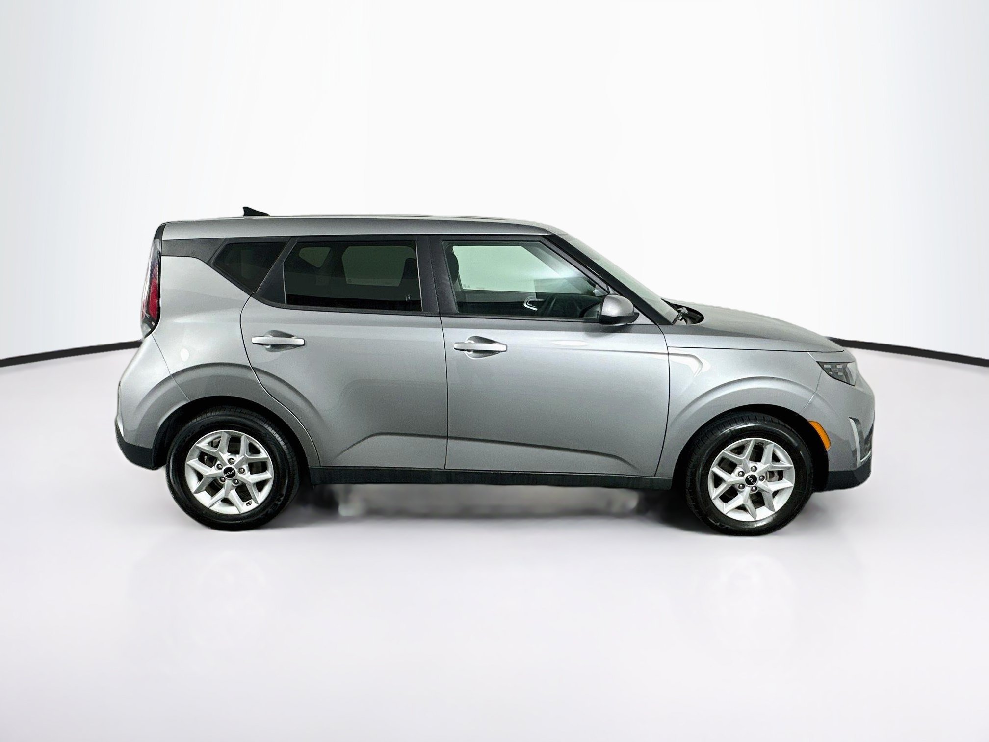 Used 2025 Kia Soul LX w/ LX Technology Package FWD image 10