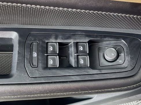 Used 2024 Volkswagen Atlas SE FWD image 18