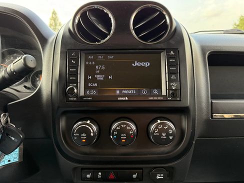 Used 2016 Jeep Patriot High Altitude AWD/4WD image 26