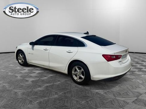 Used 2018 Chevrolet Malibu LS w/ LPO, Convenience Package 2 FWD image 3