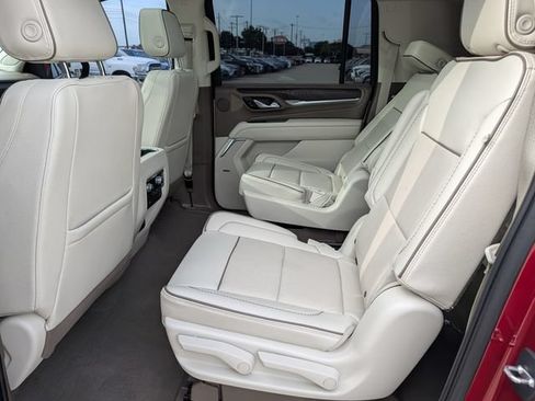 Used 2023 GMC Yukon XL Denali AWD/4WD image 28