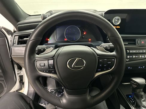 Used 2025 Lexus ES 350 w/ Premium Package image 18