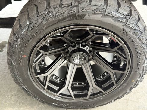 Used 2013 RAM 3500 SLT w/ Luxury Group AWD/4WD image 14