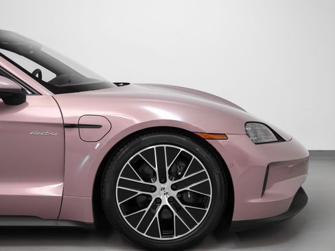 New 2025 Porsche Taycan image 17