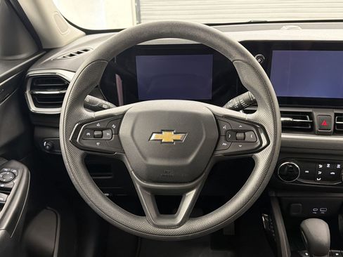 Used 2025 Chevrolet TrailBlazer LS w/ LS Convenience Package AWD/4WD image 11