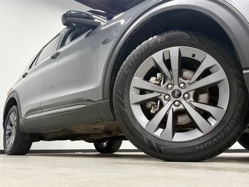 Certified 2024 Ford Explorer XLT w/ Equipment Group 202A AWD/4WD image 3