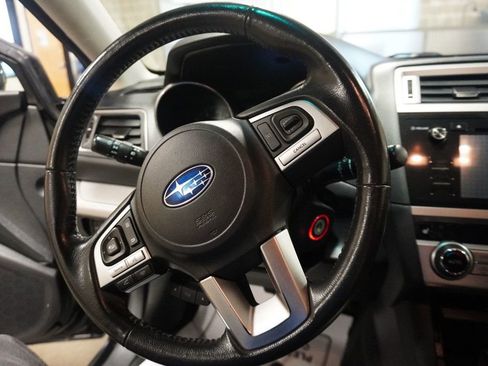 Used 2017 Subaru Outback 2.5i Premium image 9