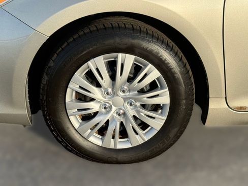 Used 2015 Toyota Camry LE image 11