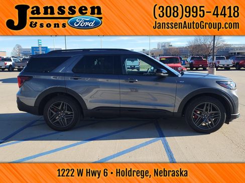 Used 2025 Ford Explorer ST-Line w/ Premium Package image 4